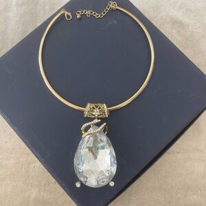 Elegant Gold Necklace with Crystal Pendant